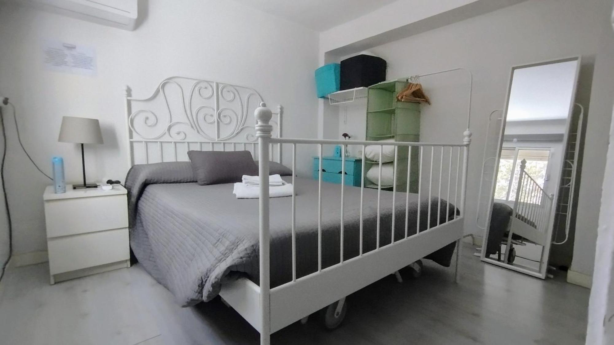 Apartamento 1 Dormitorio Y Salon Con Sofa Cama Bien Comunicado Con El Centro Севілья Екстер'єр фото